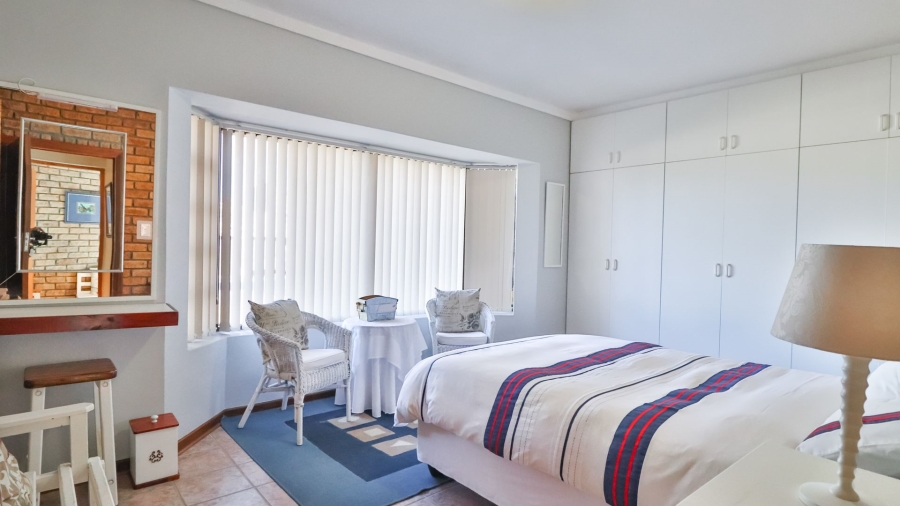 5 Bedroom Property for Sale in Stilbaai Wes Western Cape